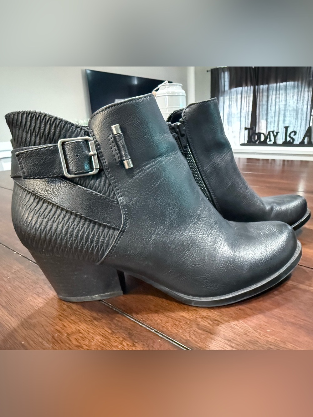 Baretraps Reggie women's block heel ankle booties, 7.5